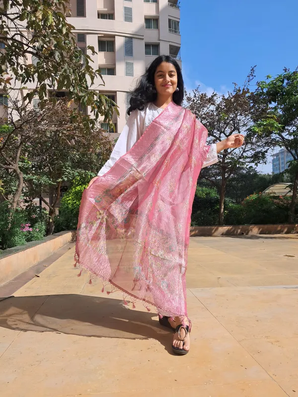 Pink_Tissue_Crush_Elegant_Dupatta_For_Women