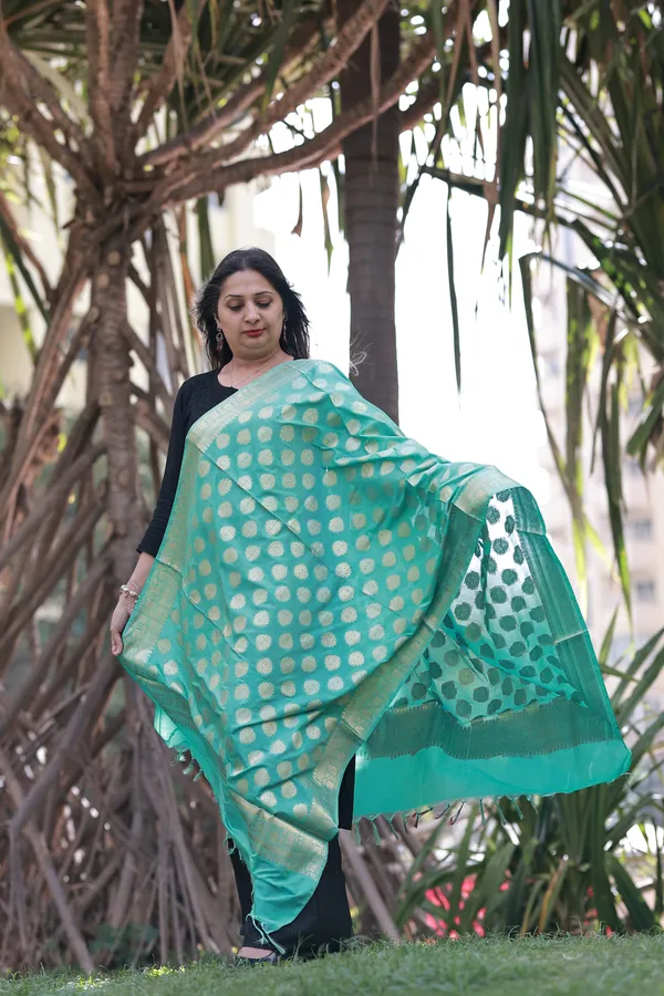 Green_Banarasi_Dupatta_with_Golden_Buta