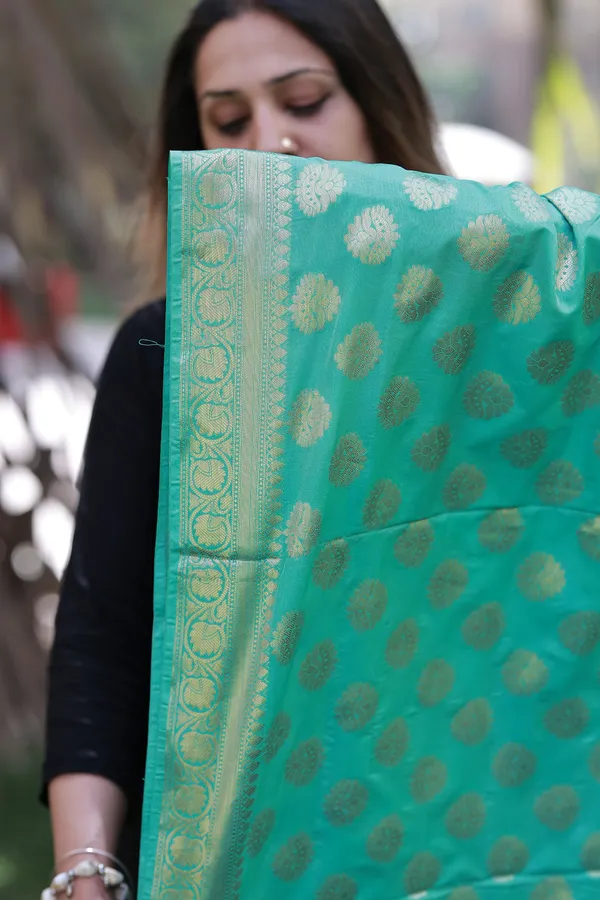 Green_Banarasi_Dupatta_with_Golden_Buta