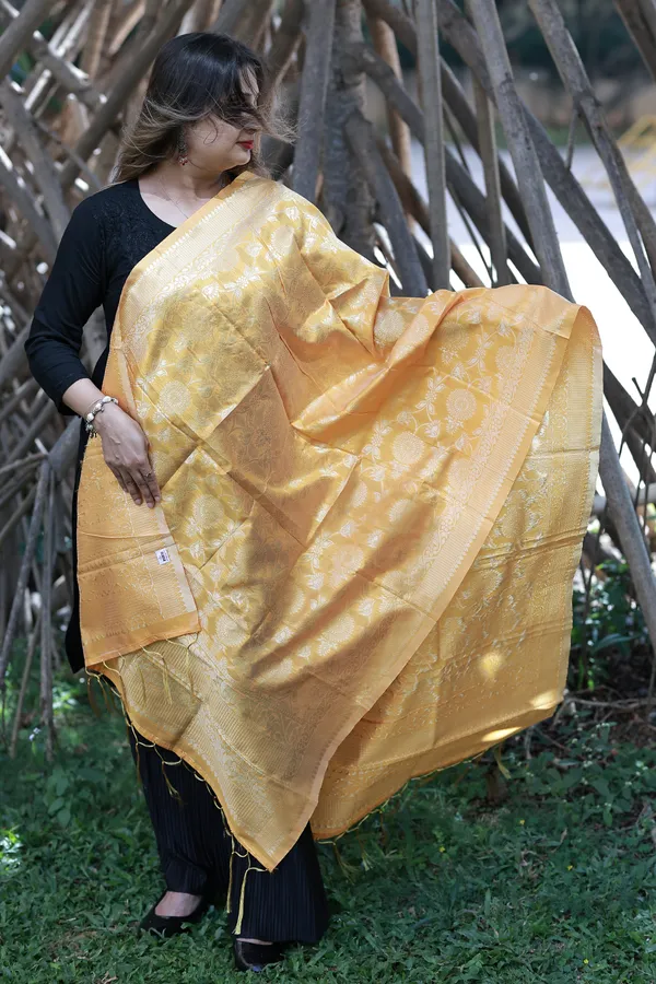 Yellow_Banarasi_Premium_&_Elegant_Dupatta_For_Women