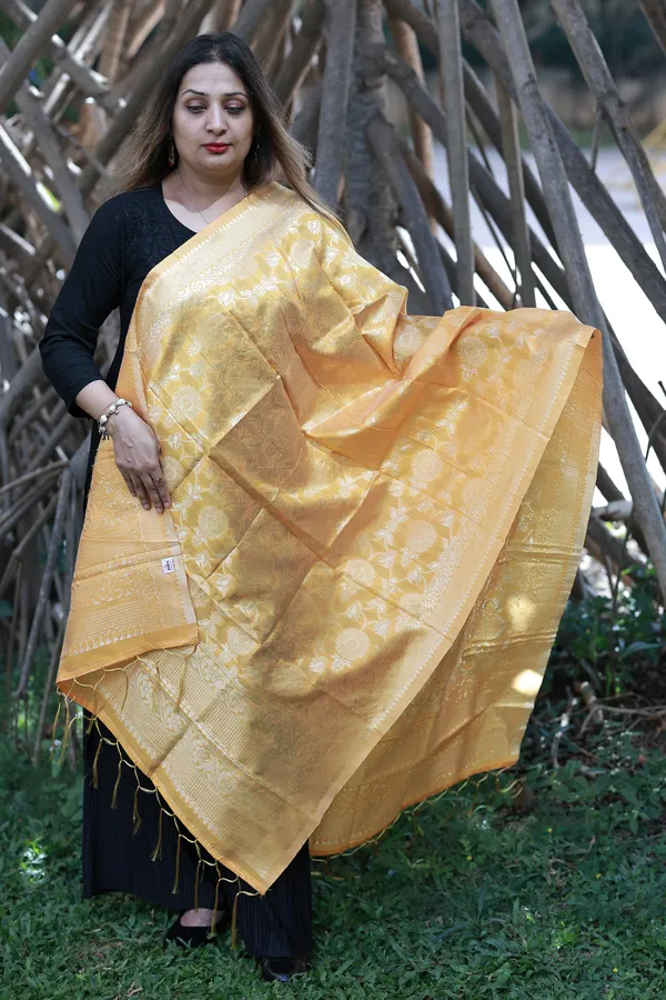 Yellow_Banarasi_Premium_&_Elegant_Dupatta_For_Women