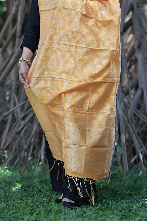 Yellow_Banarasi_Premium_&_Elegant_Dupatta_For_Women