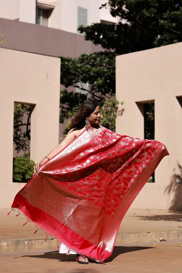 Red_Banarsi_Silk_Premium_&_Elegant_Dupatta_For_Women