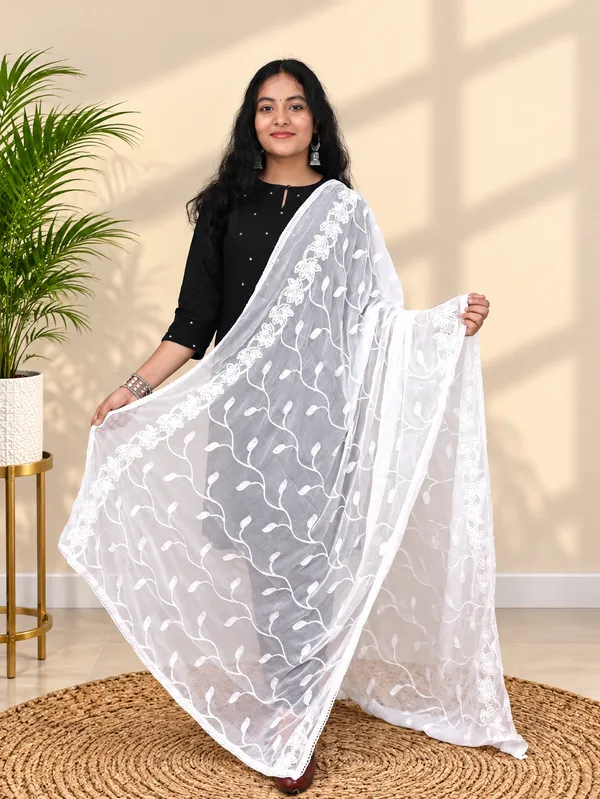 Najneen_Karachi_White_Dupatta