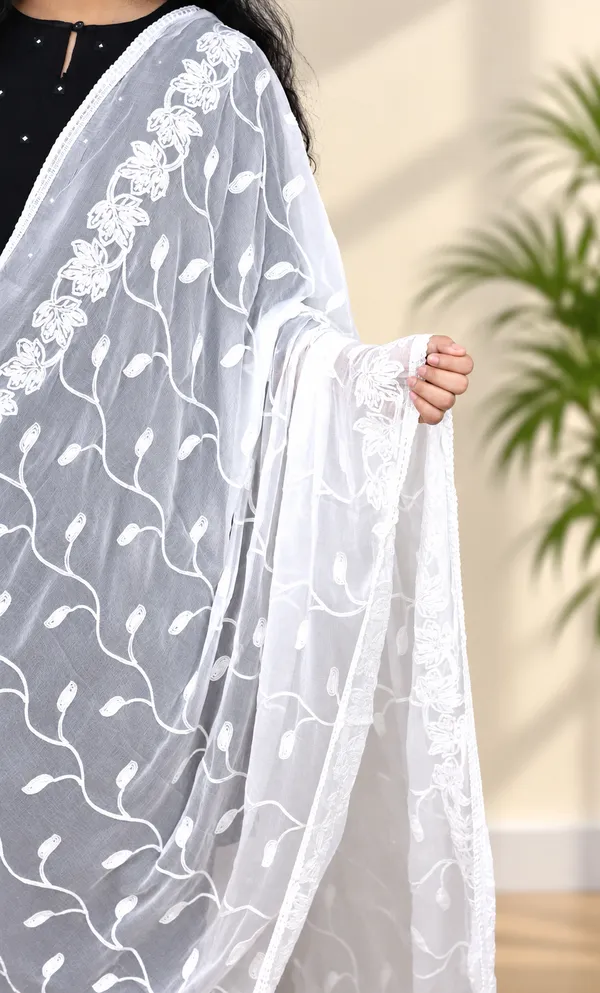 Najneen_Karachi_White_Dupatta