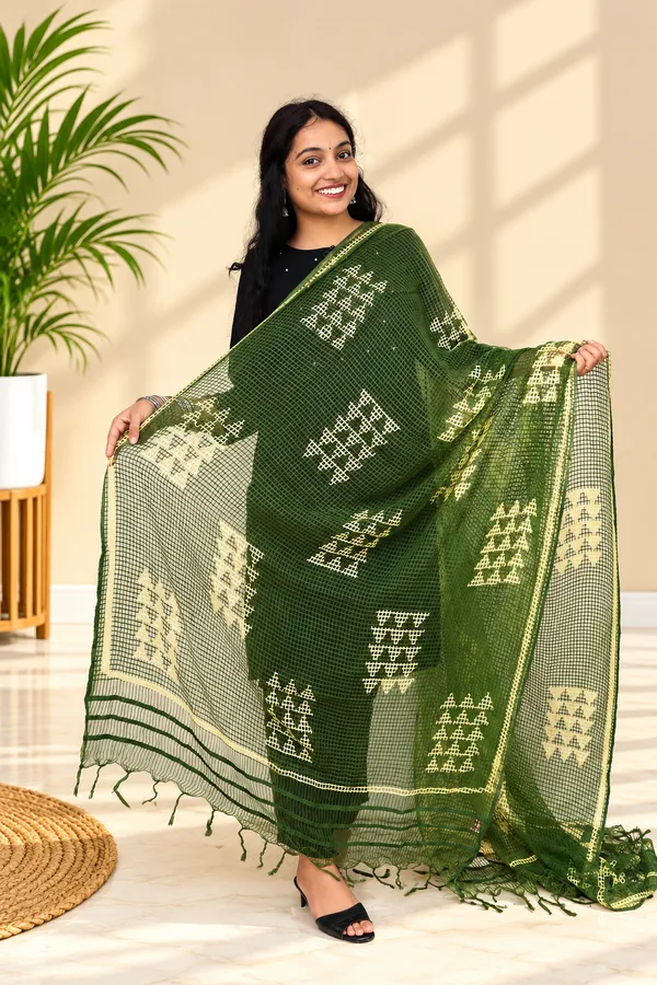 Green_Hand_Print_Dupatta_For_Women