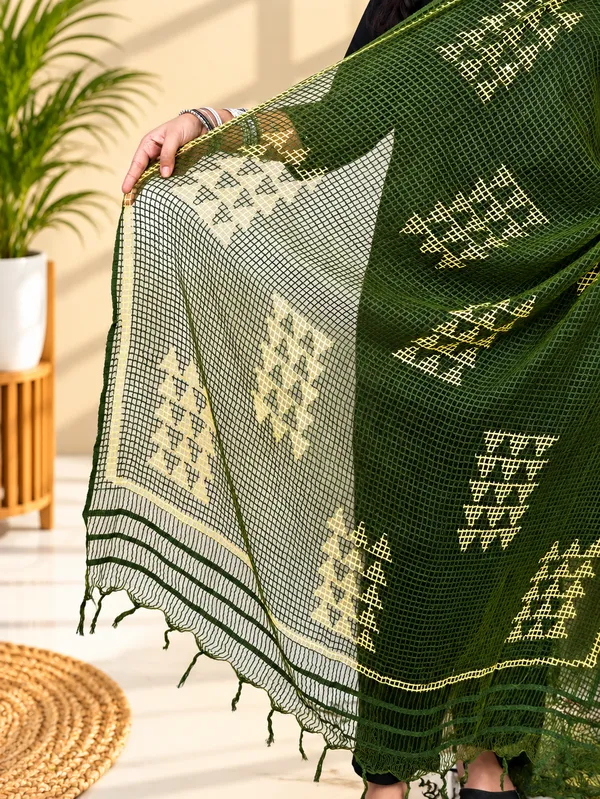 Green_Hand_Print_Dupatta_For_Women