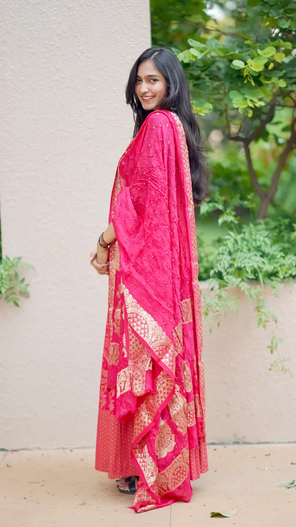 Jacquard_Bandhej_Jaari_Border_Dupatta