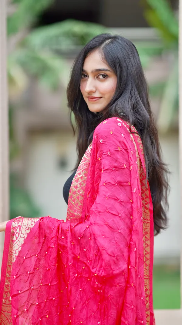 Jacquard_Bandhej_Jaari_Border_Dupatta