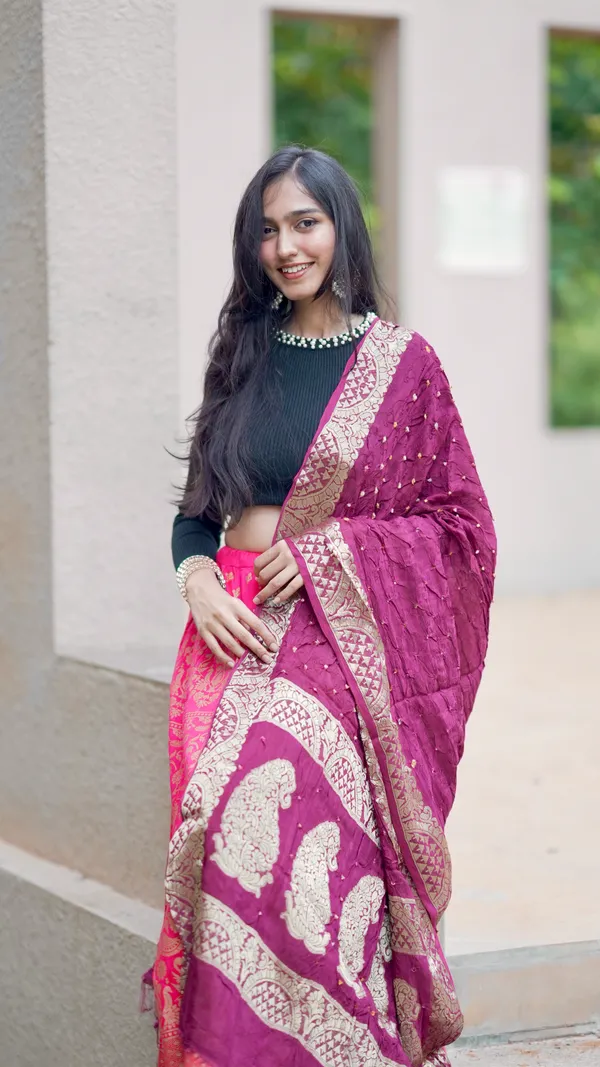 Jacquard_Bandhej_Jaari_Border_Dupatta