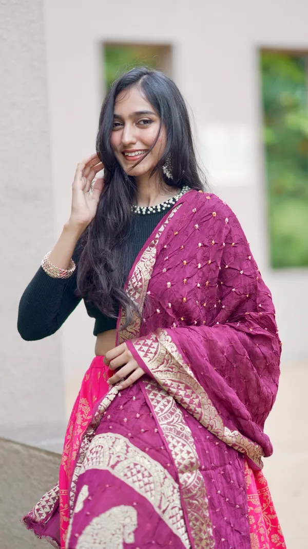 Jacquard_Bandhej_Jaari_Border_Dupatta
