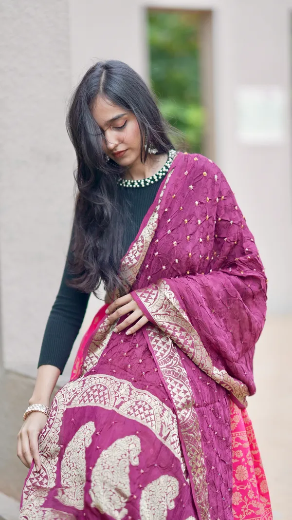 Jacquard_Bandhej_Jaari_Border_Dupatta