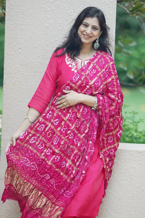 Handcrafted_Modal_Silk_Bandhani_Gharchola_Dupatta