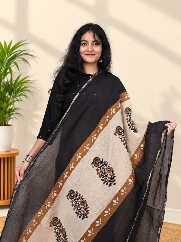 Black_Cotton_Premium_&_Elegant_Dupatta_For_Women