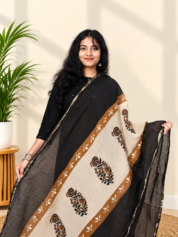 Black_Cotton_Premium_&_Elegant_Dupatta_For_Women