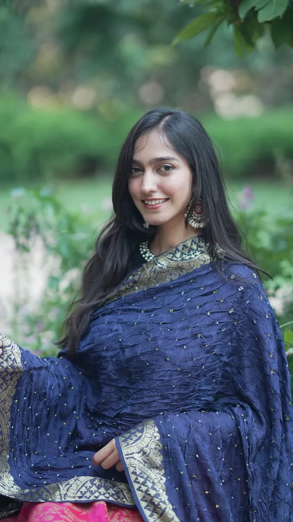 Jacquard_Bandhej_Jaari_Border_Dupatta