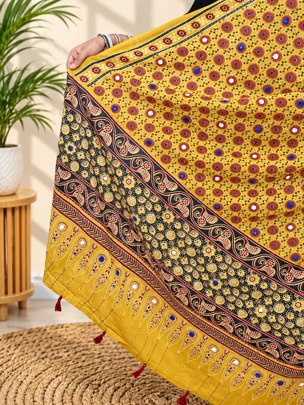 Cotton_Ajrak_Mirror_Work_Dupatta
