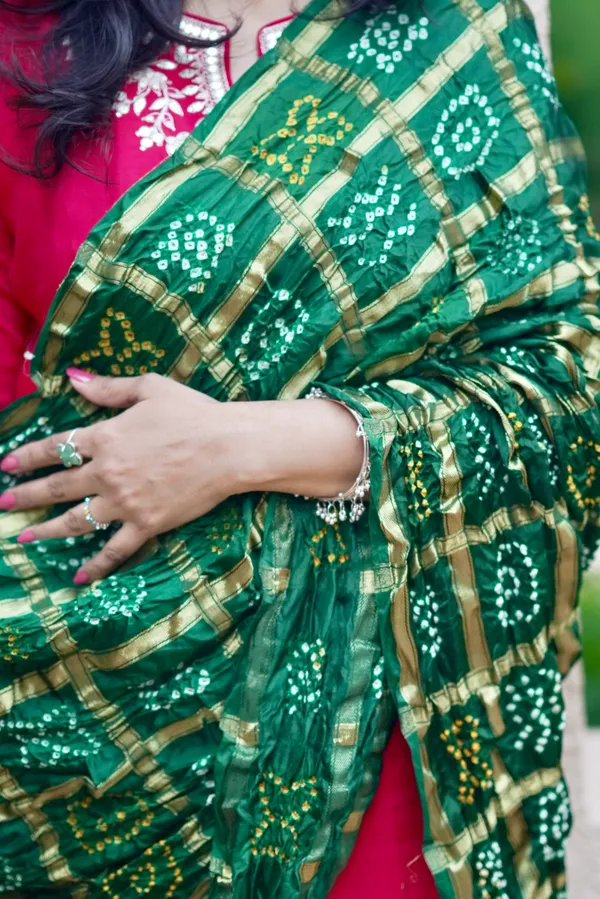 Handcrafted_Modal_Silk_Bandhani_Gharchola_Dupatta