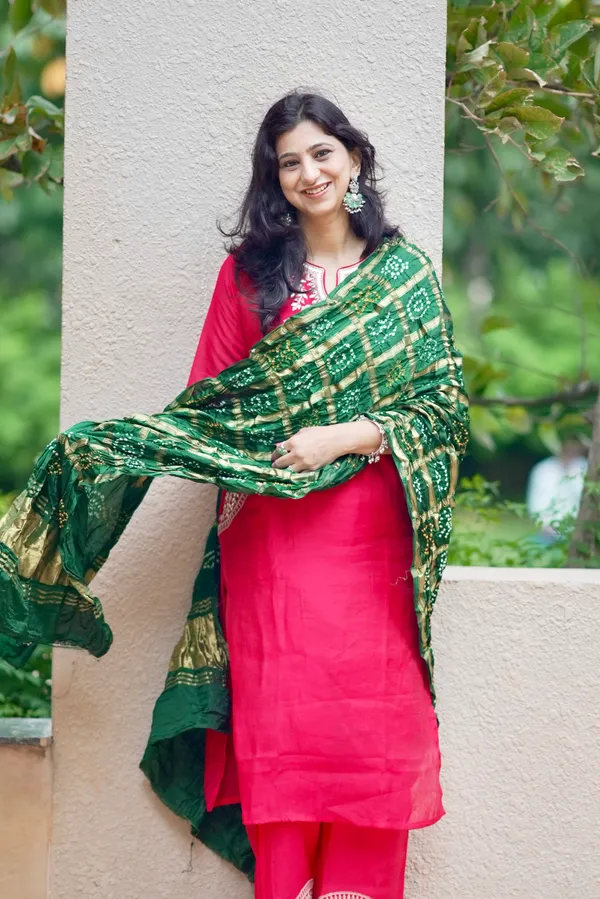 Handcrafted_Modal_Silk_Bandhani_Gharchola_Dupatta