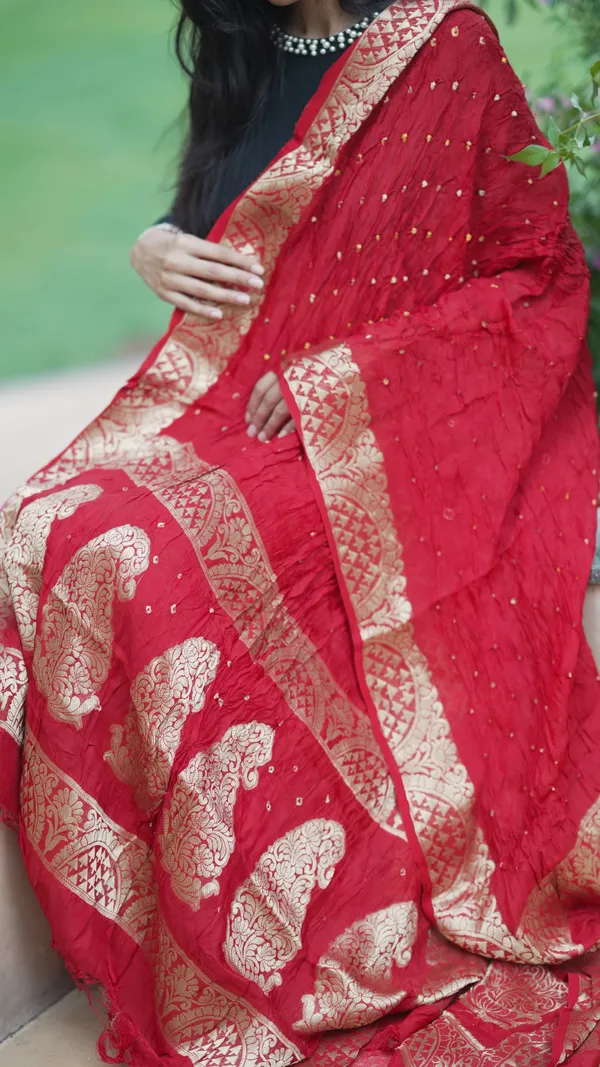 Jacquard_Bandhej_Jaari_Border_Dupatta