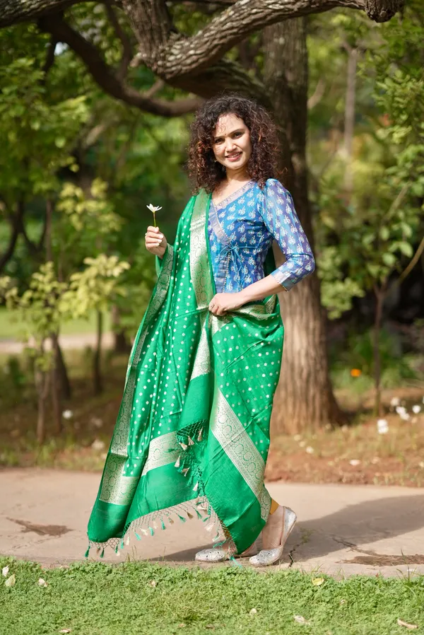 Green_Munga_Silk_Zari_Buti_Banarasi__Dupatta_For_Women