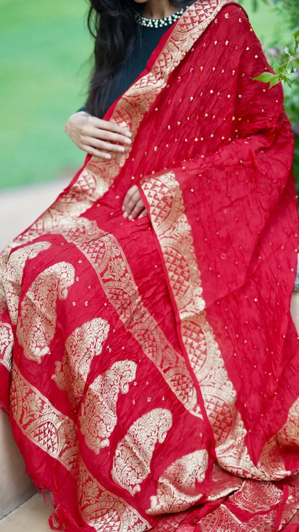 Jacquard_Bandhej_Jaari_Border_Dupatta