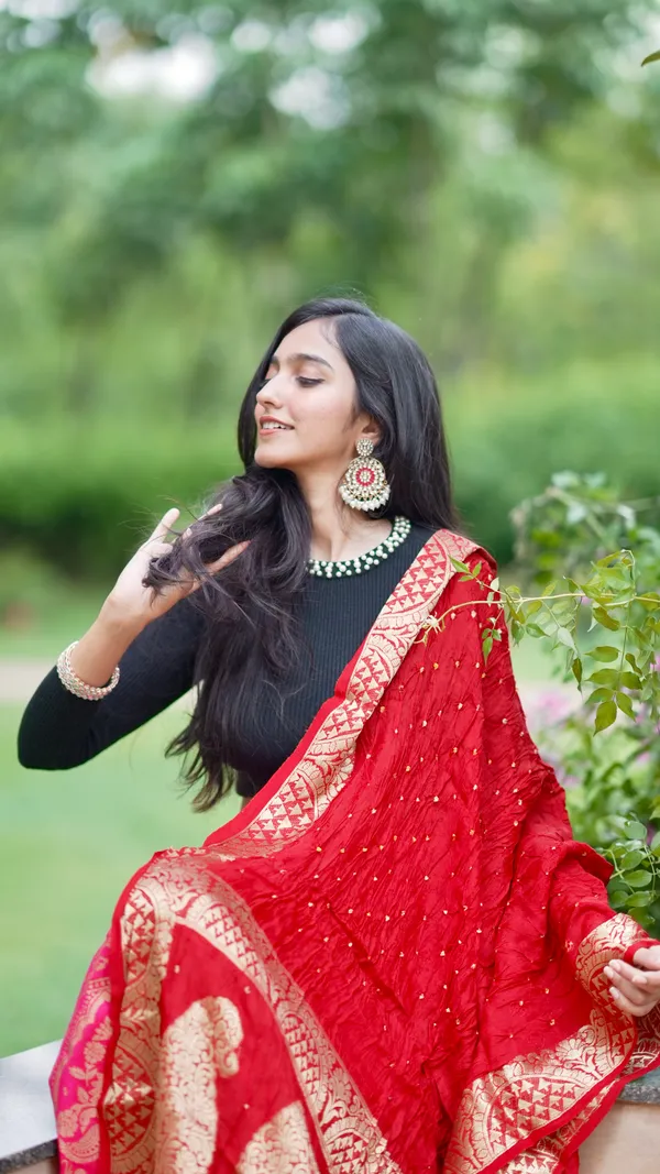 Jacquard_Bandhej_Jaari_Border_Dupatta