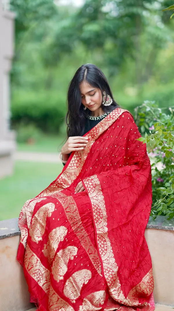 Jacquard_Bandhej_Jaari_Border_Dupatta