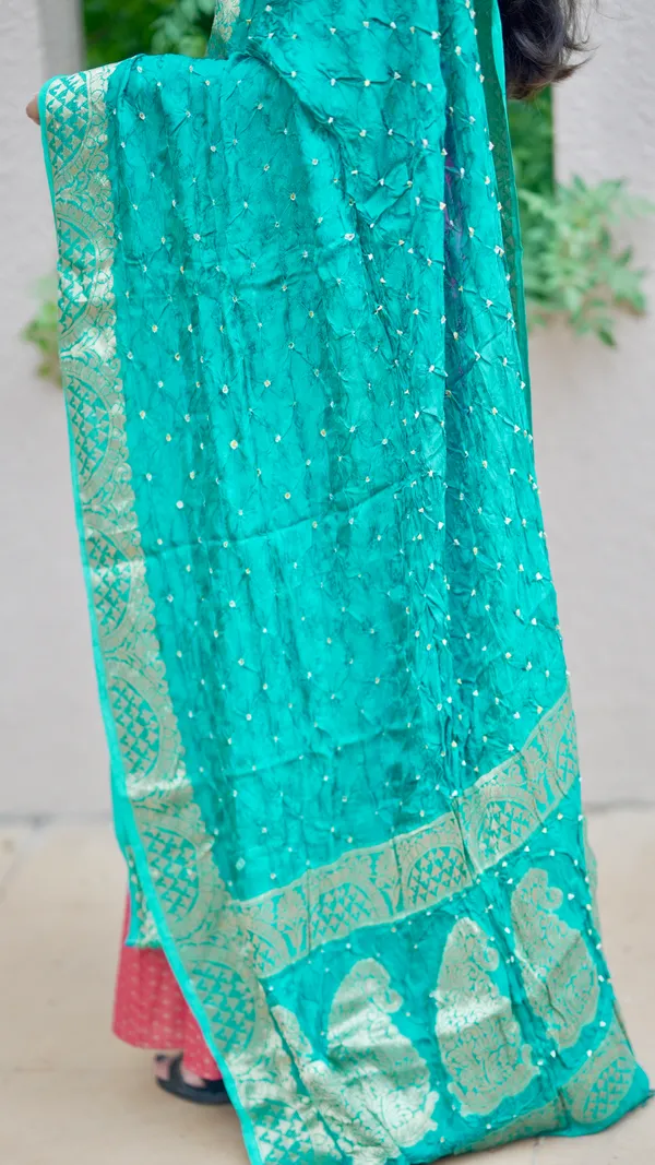 Jacquard_Bandhej_Jaari_Border_Dupatta