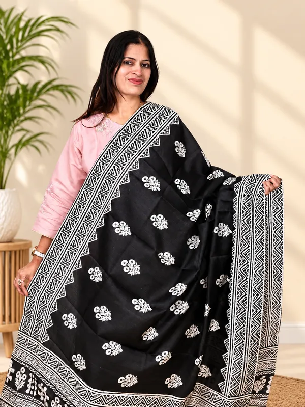 Black_Chanderi_Silk_Premium_&_Elegant_Dupatta_For_Women