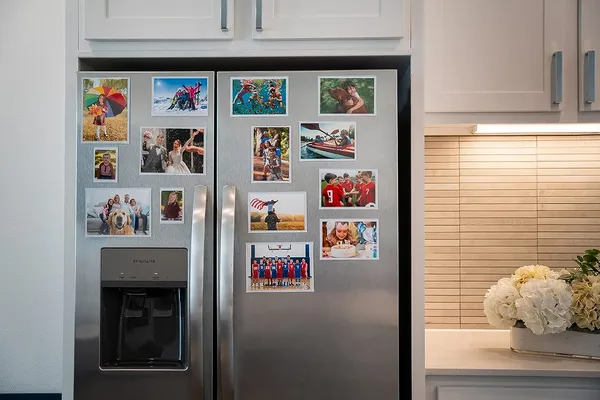 Magnetic_Photo_Frames_For_Refrigerator,_8x6_Inches_Rectangular,_A_Gift_for_Family_and_Friends_to_Display_their_Photos_on_Any_metal_Surface.