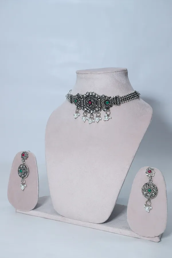 Silver_Oxidized_Statement_Design_Necklace_Earring_Set_For_Women