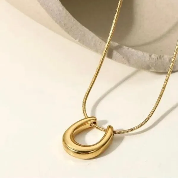 Gold_Traditional_Lucky_Horseshoe_Necklace_For_Women