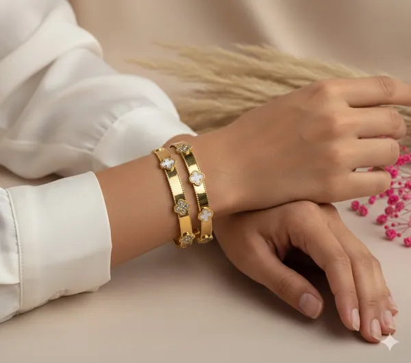Gold_Traditional_Fortune_Clover_Bracelet_For_Women