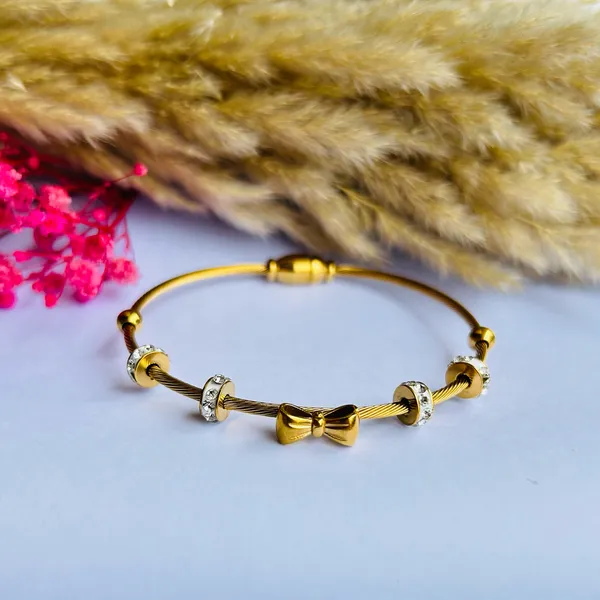 Gold_Traditional_Cupid'S_Bow_Bracelet_For_Women