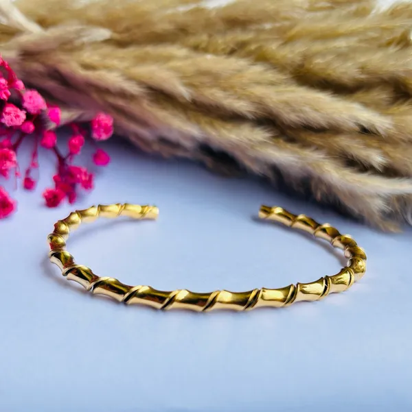 Gold_Traditional_Golden_Spiral_Cuff_For_Women