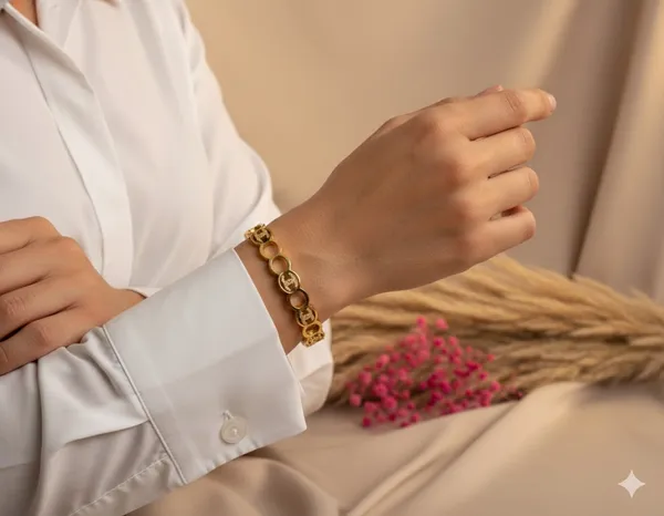 Gold_Traditional_Iconic_Circle_Bracelet_For_Women