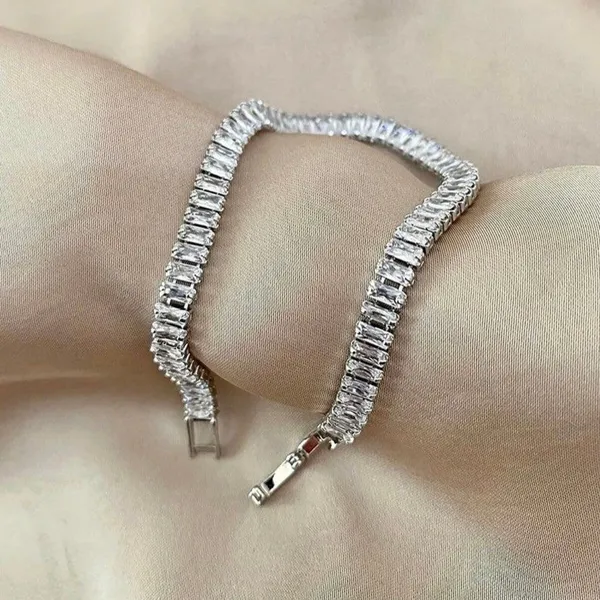 Silver_Traditional_Tennis_Bracelet_For_Women