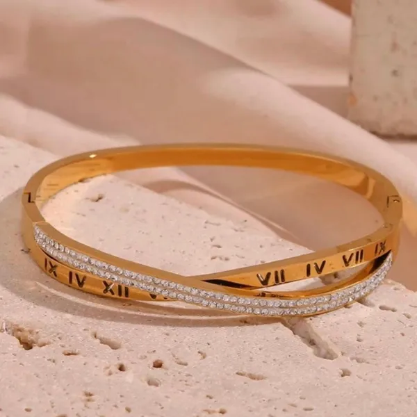 Gold_Traditional_Roman_Baby_Bracelet_For_Women