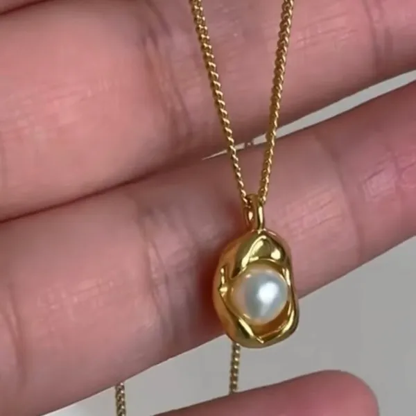 Gold_Traditional_Shell_Pearl_Necklace_For_Women