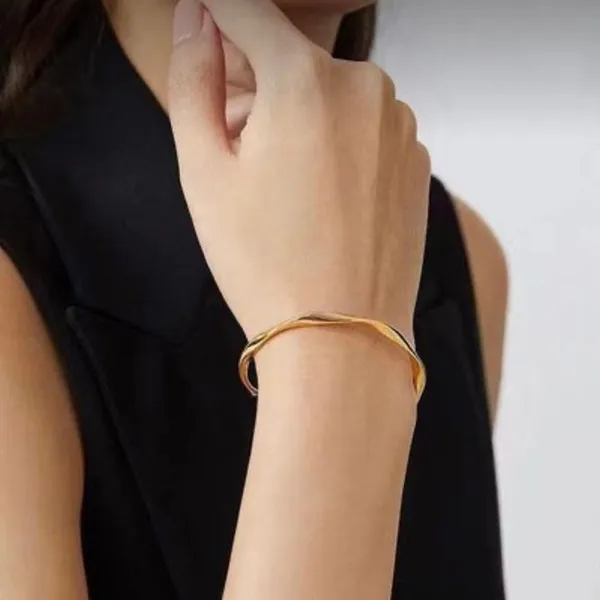 Gold_Traditional_Twist_Cuff_For_Women