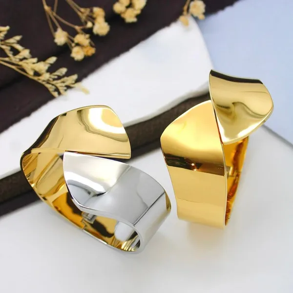 Gold_Traditional_Helia_Twist_Cuff_For_Women