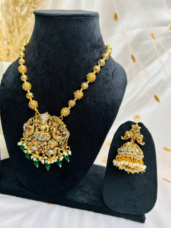 Kanaka_Lakshmi_Pendant_Set