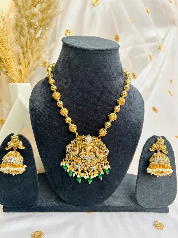 Kanaka_Lakshmi_Pendant_Set