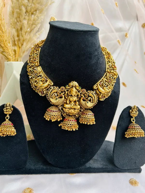 Rajalakshmi_Grand_Temple_Choker