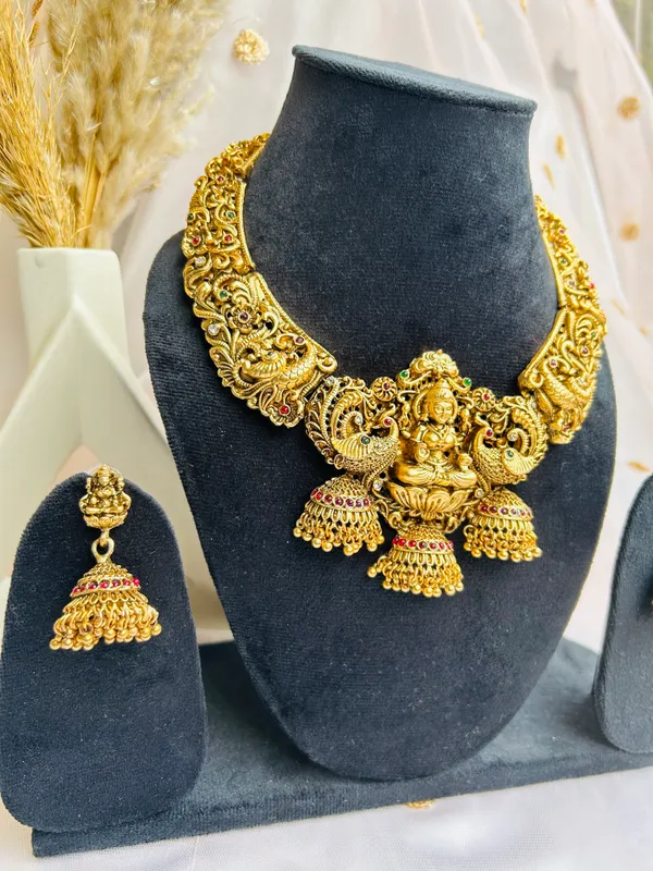 Rajalakshmi_Grand_Temple_Choker