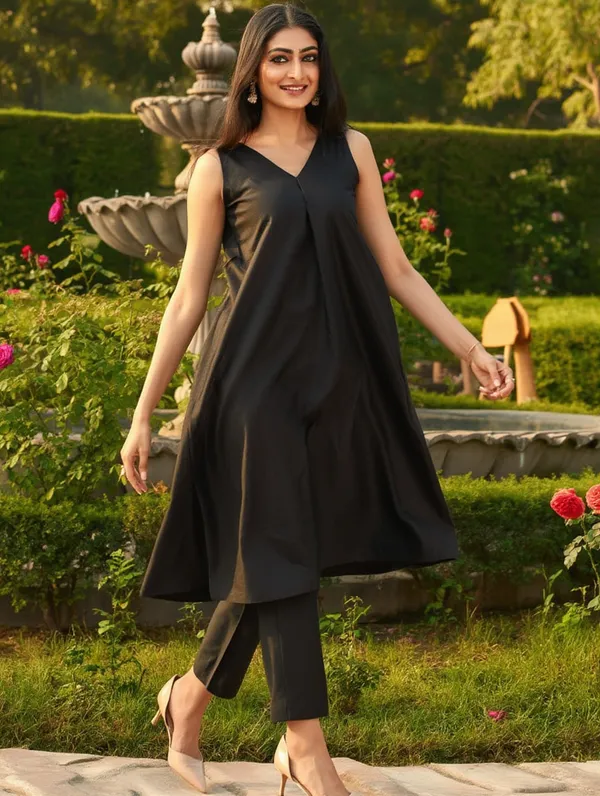 Black_Cotton-Linen_Blend_Kurti_Set_For_Women