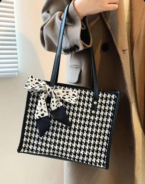 Black_Premium_Pu_Material_Casual_Hand_Bag_For_Women