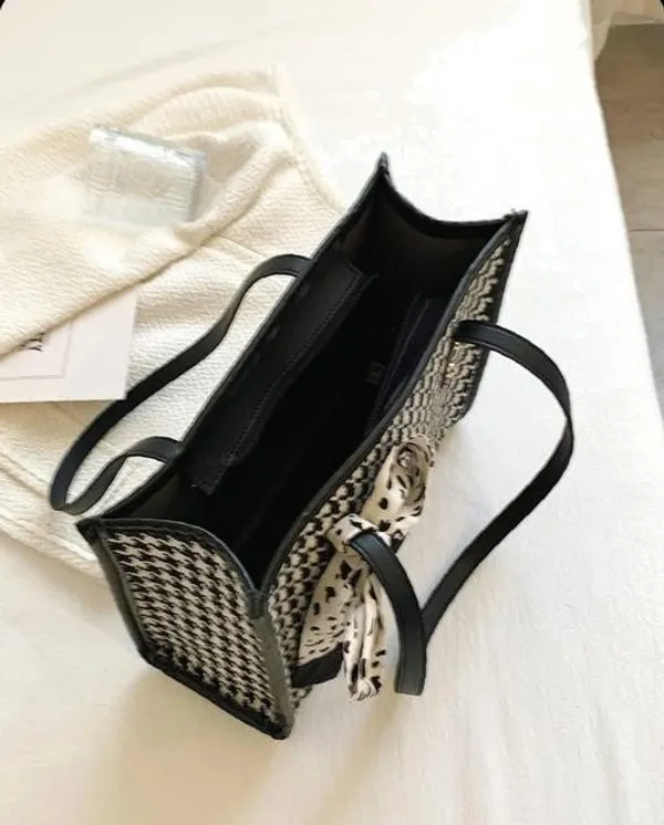 Black_Premium_Pu_Material_Casual_Hand_Bag_For_Women