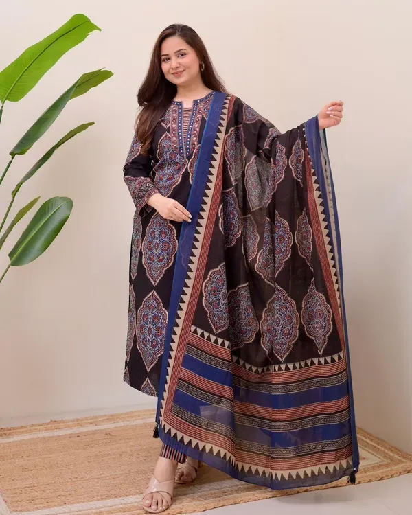 Black_Women_Pure_Cotton_Printed_Kurta_With_Pant_And_Dupatta
